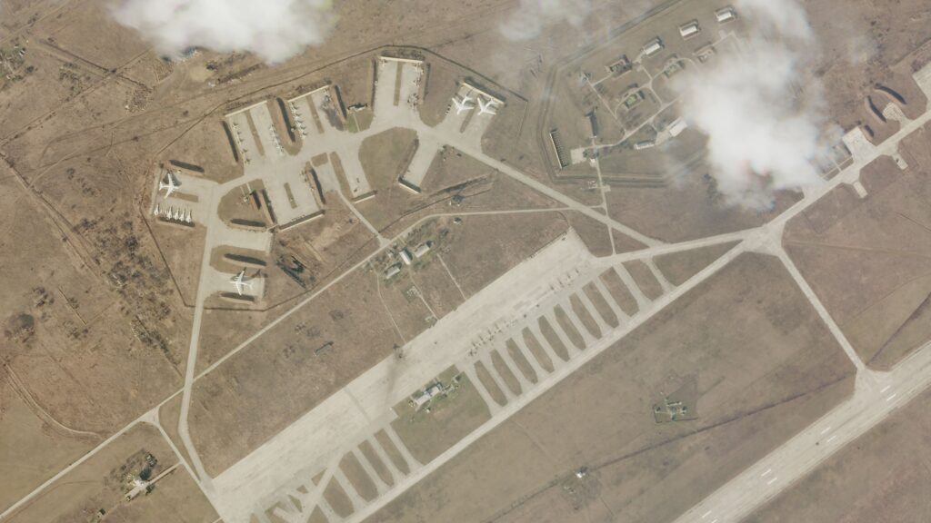 Imagen satelital de la base aérea de Mikolaiv tomada en febrero de 2022. Imagen gentileza: Planet Labs PBC